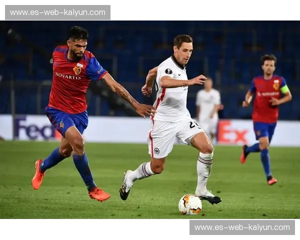 绿茵之巅的浪漫博弈：当里昂的坚韧遇上阿贾克斯的全攻全守